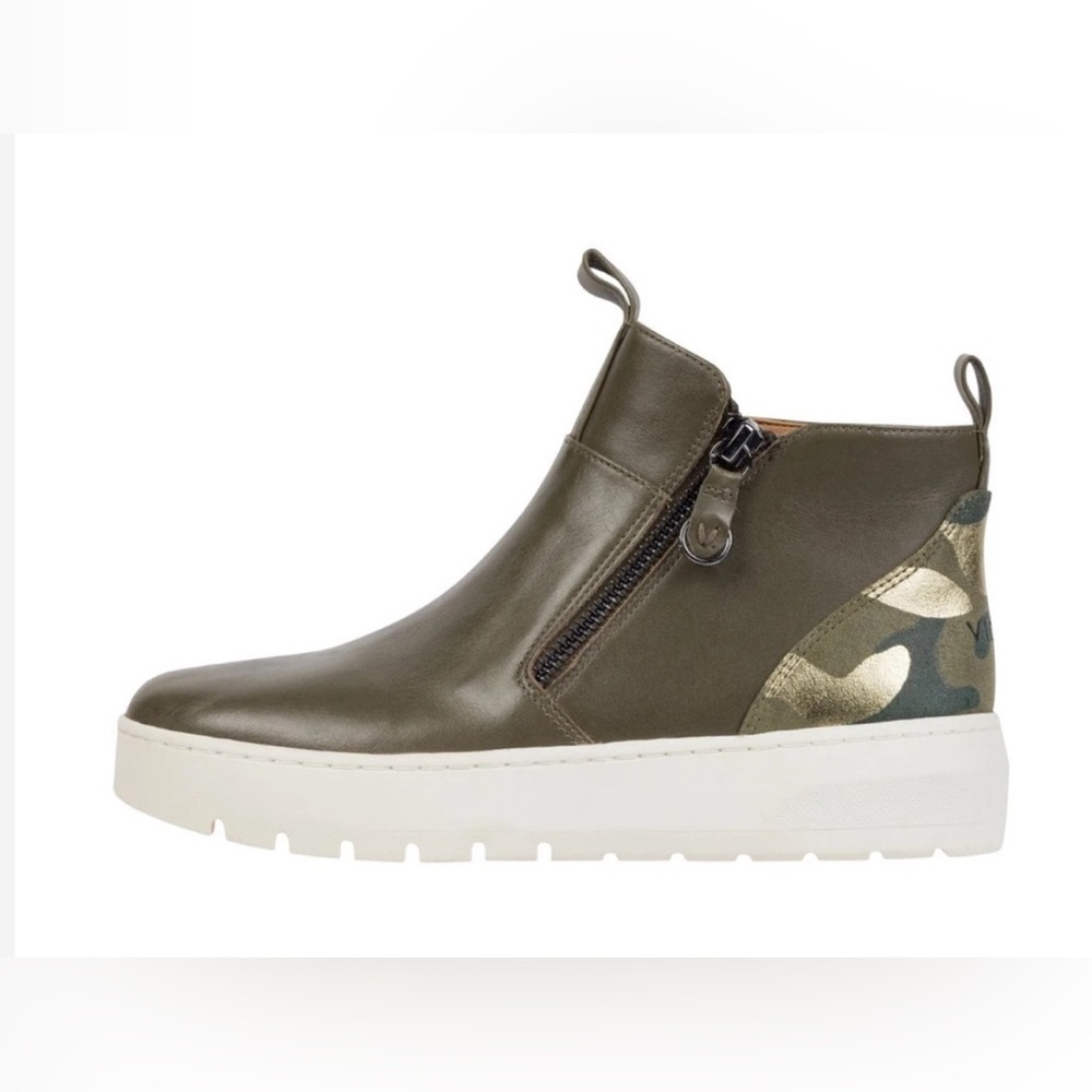 Vionic Brinkley Camo Bootie - 8